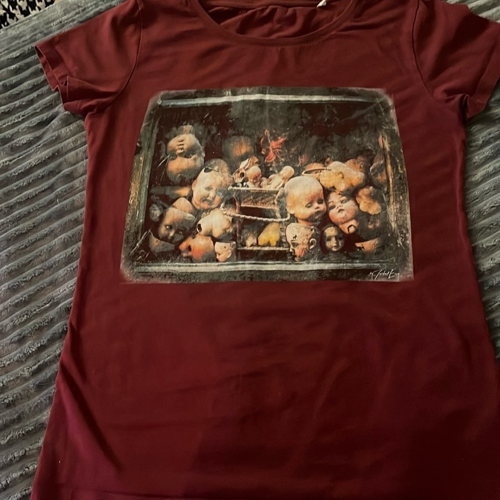 Women’s maroon Lg Short Sleeve T-Shirt